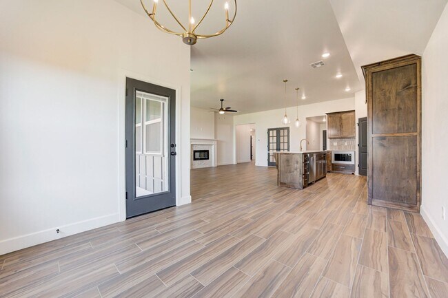 Building Photo - Brand New Home In Mustang!