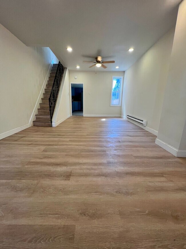 Building Photo - Newly Renovated 3-Bedroom Townhome in Fairhill! Available NOW!