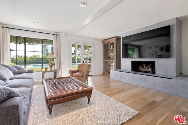 Building Photo - 1075 Wallace Ridge