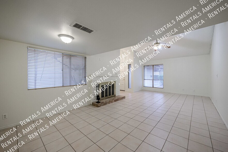Building Photo - 6626 N Majorca Ln W