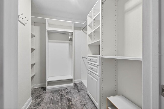 Building Photo - 922 N Shore Dr NE