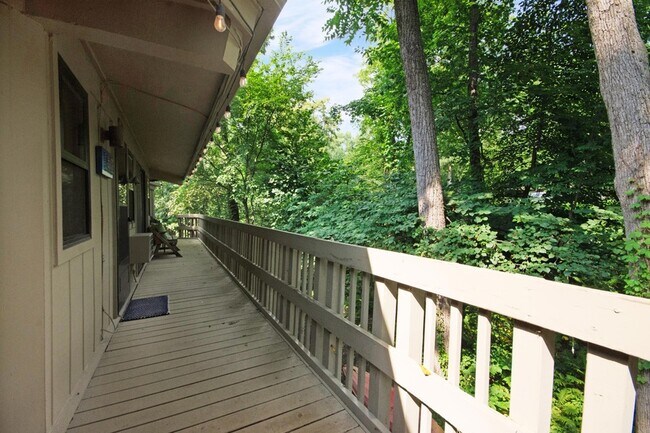 Building Photo - 403 Deerpath W