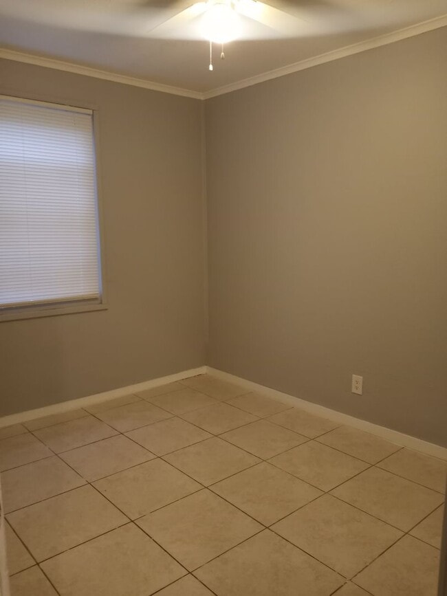 Building Photo - 522 W 3rd St