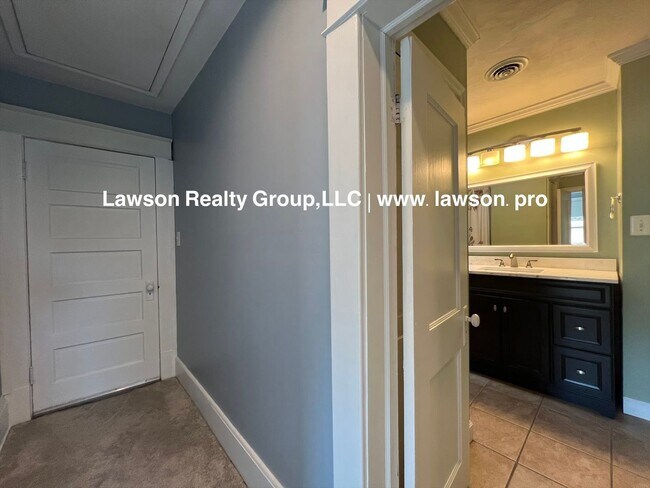 Building Photo - Charming Grandin Court House with Detached Garage and In Law Suite
