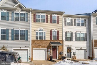 Building Photo - 806 Maury Ave