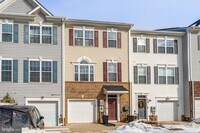 Building Photo - 806 Maury Ave