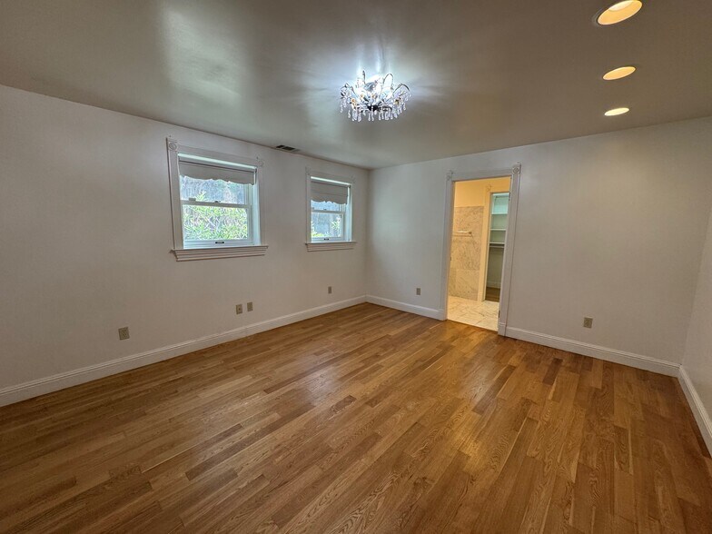 Building Photo - 2112 Santa Clara Ave