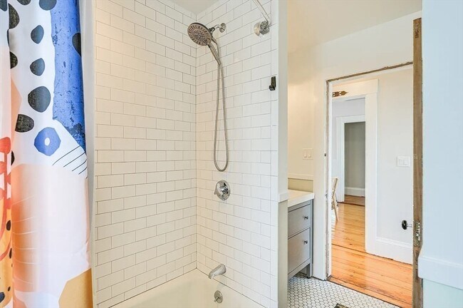 Building Photo - 44 Cottage St