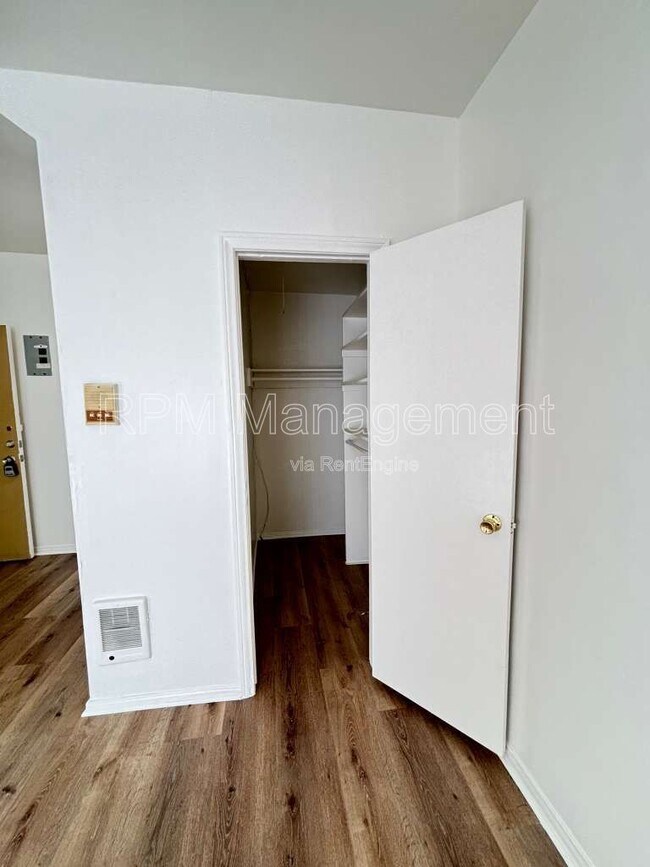 Building Photo - 611 Normandie Ave