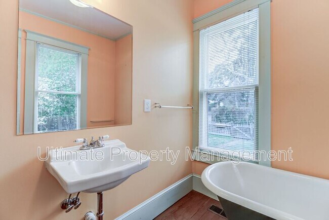 Building Photo - 2101 Creecy Ave