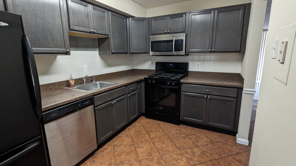 Building Photo - 706 Quince Orchard Blvd
