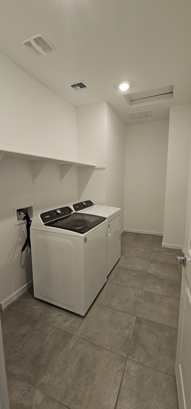 Building Photo - 5050 W Hunter Trl