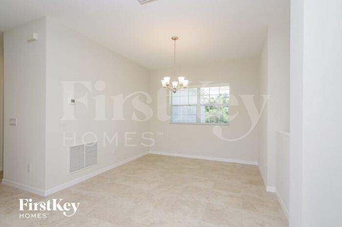 Building Photo - 2594 Dalhart Ave