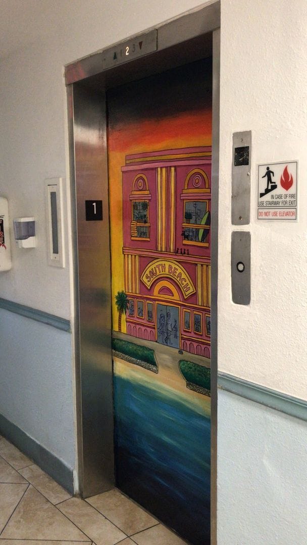 Building Photo - Renovated Art Deco Beauty!