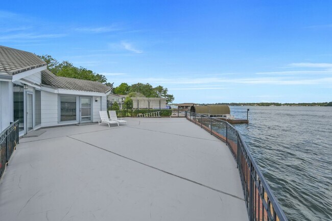 Building Photo - Fully Furnished 2 bedroom Lakefront with 1...
