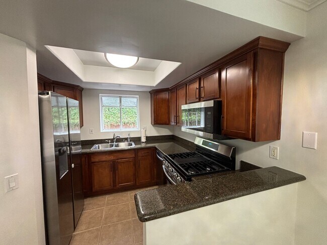 Building Photo - Updated one bedroom is ready for its new r...