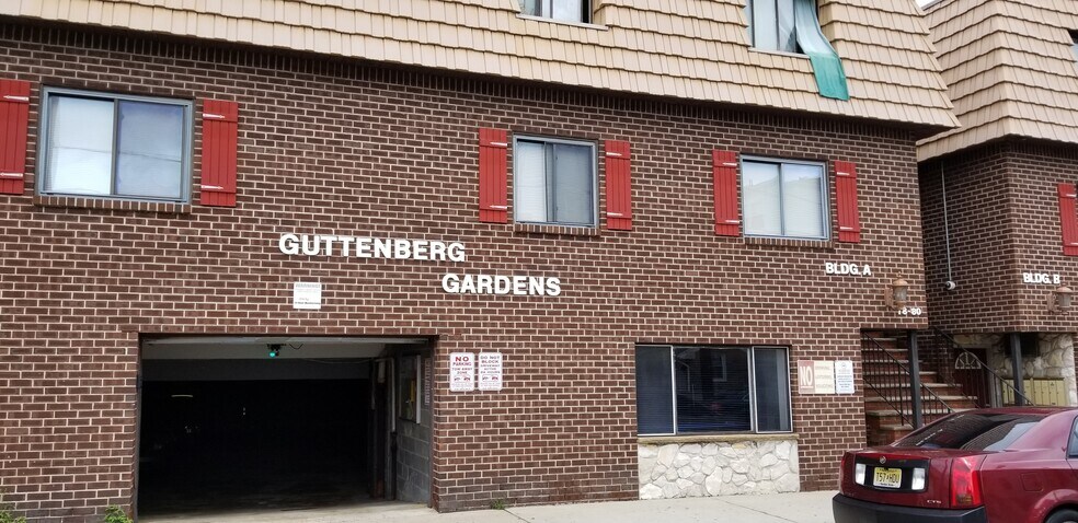 Building Photo - 74 69th St