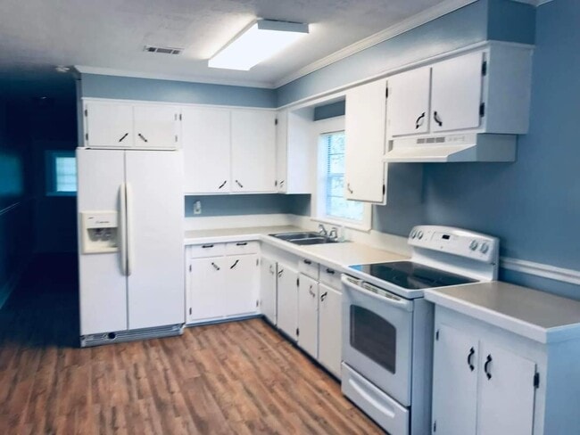 Building Photo - 601 Moselle-Seminary Rd