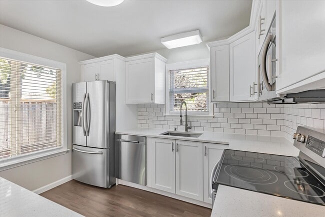 Building Photo - Updated home in Oak Grove