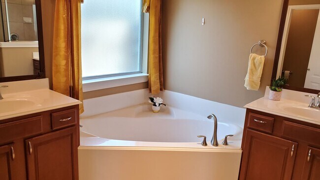 Building Photo - 12027 Grace Hall Dr