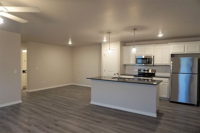 Building Photo - Chisholm Creek Duplex NW OKC