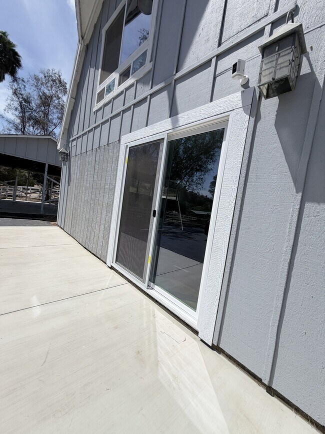 Building Photo - 4554 Estate Dr