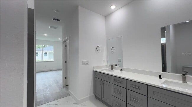 Building Photo - 16457 SW 27th Ave
