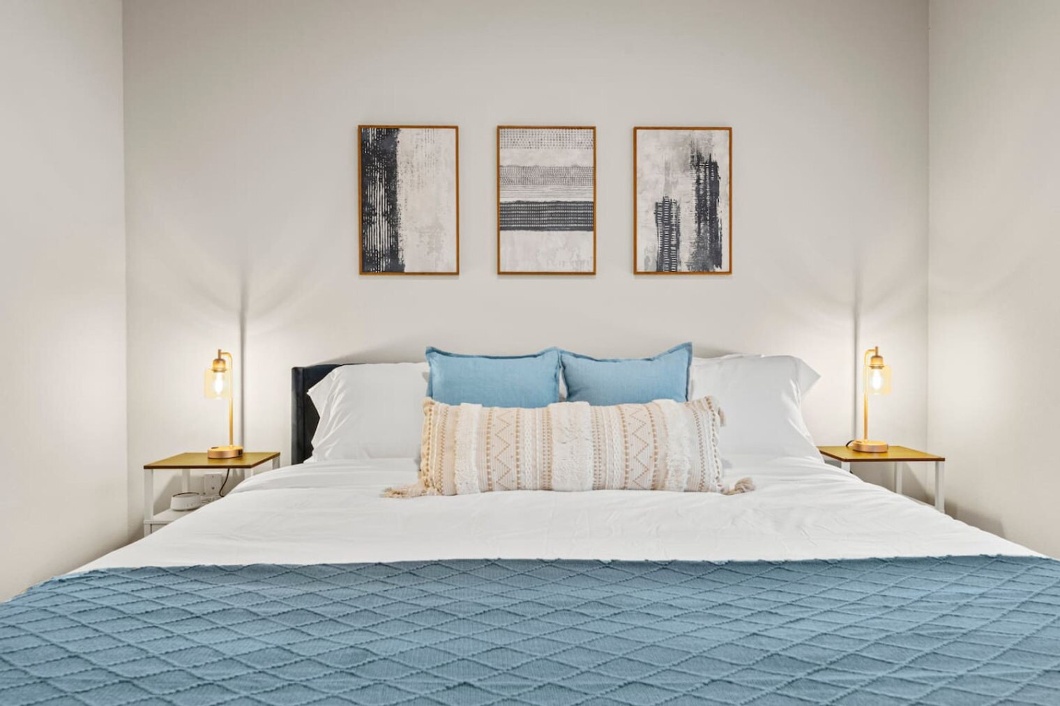 Building Photo - 711 W Broadway Rd