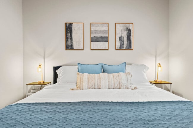 Building Photo - 711 W Broadway Rd