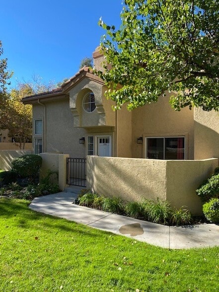 Entrance - 23924 Arroyo Park Dr