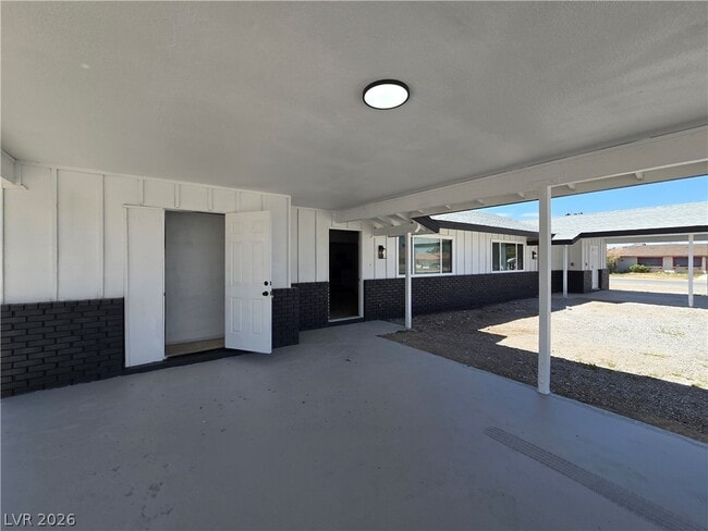 Building Photo - 1083 E Calvada Blvd