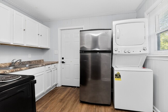 Building Photo - Cozy 2 Bedroom Duplex Close to NoDa!