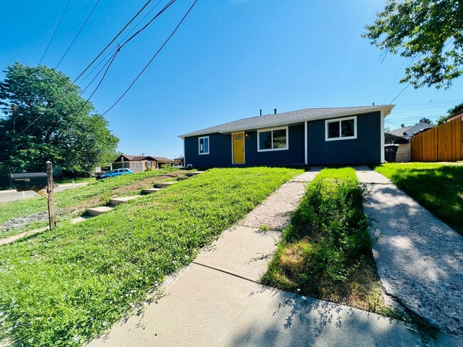 Building Photo - $0 DEPOSIT OPTION,FULLY REMODELED RANCH GEM OFF SHERIDAN, CLOSE TO SLOAN LAKE!