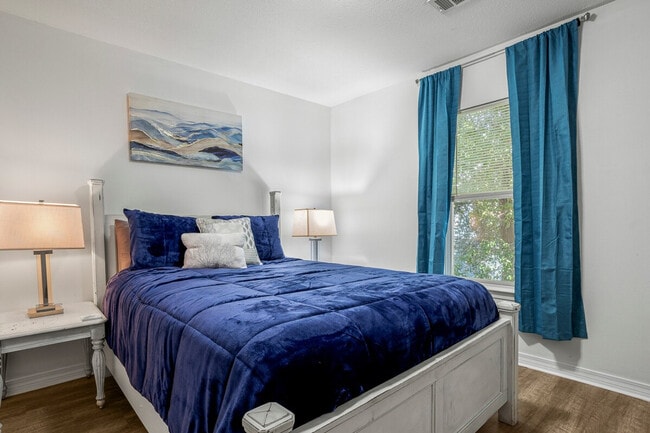 Building Photo - 241 Cowan Rd