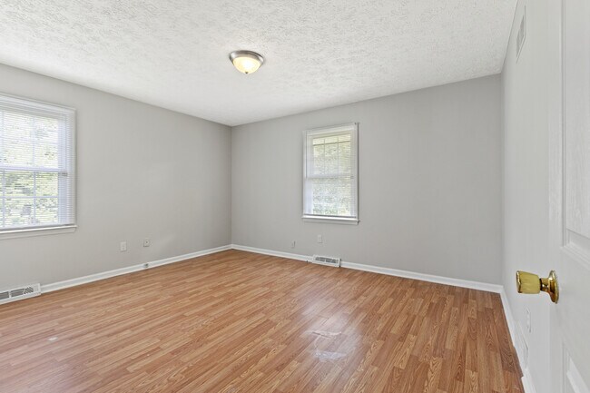 Building Photo - 1200 Tishoff Dr