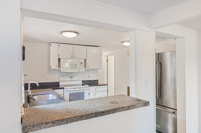 Building Photo - 6807 Aurora Ave N