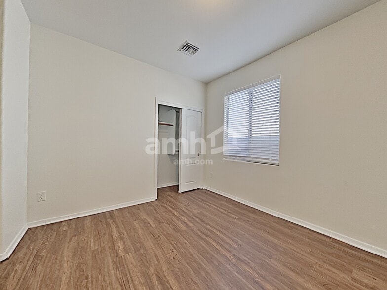 Building Photo - 6661 E Gehrig Ln