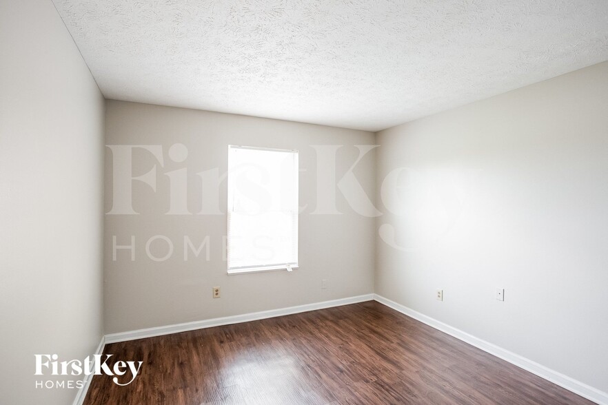 Building Photo - 6802 N Denton Ct