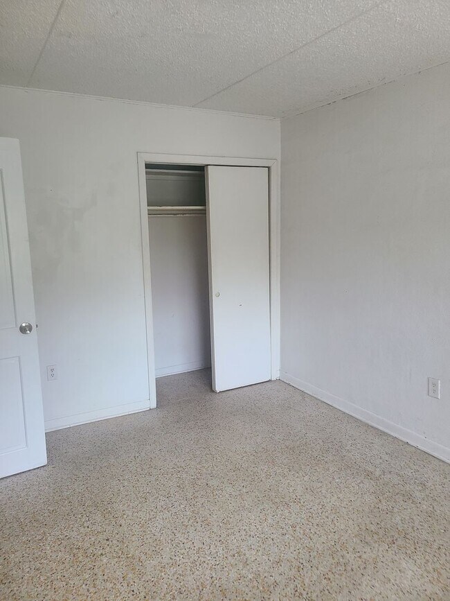 Building Photo - 1307 NW 6th St