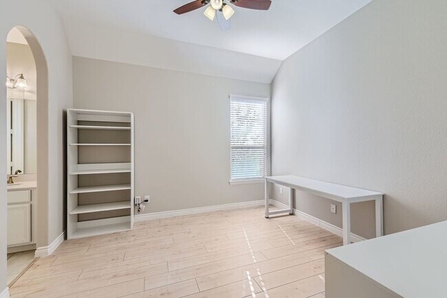 Building Photo - 21808 Esmeralda Dr