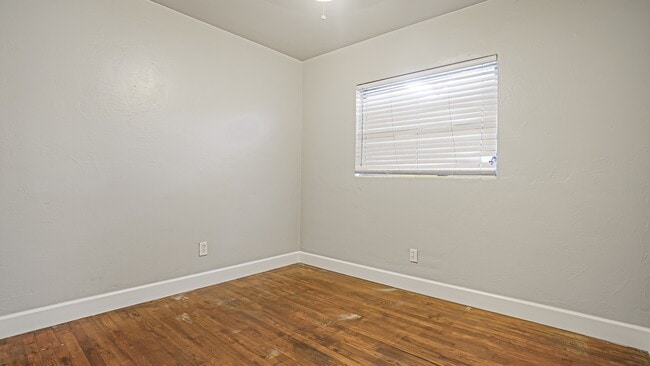 Building Photo - 5518 Riviera Dr