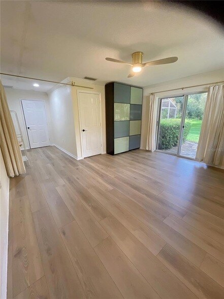 Building Photo - 4489 Oak View Dr