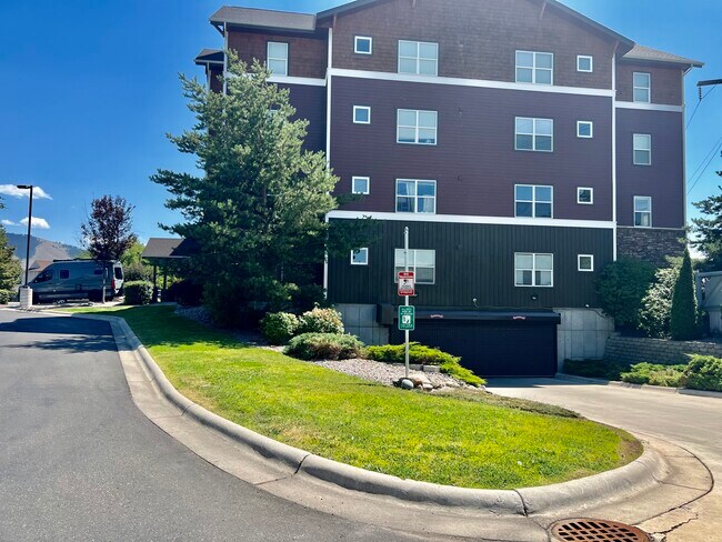 Building Photo - 2025 Mullan Rd