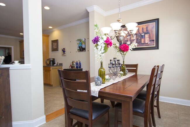 Building Photo - Exquisitely Maintained Home in the Coveted Goldsmith - Schiffman/ Hsv High school