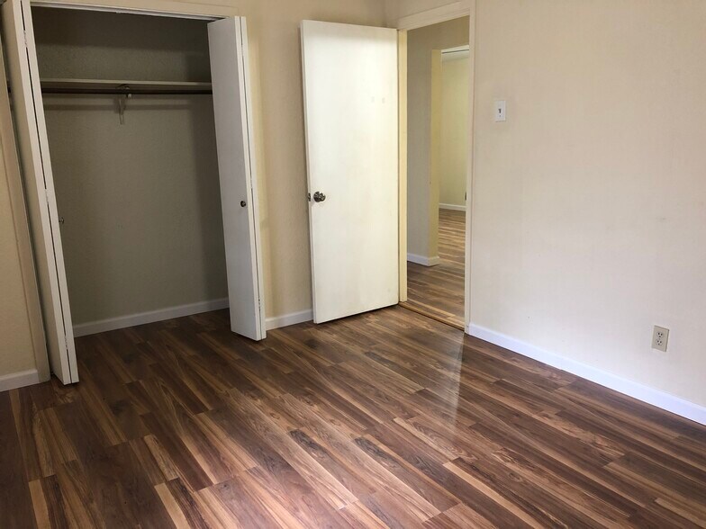 Building Photo - 429 N Wilhite