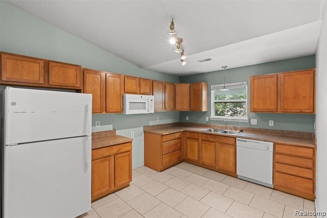 Building Photo - 17157 Higdon Dr