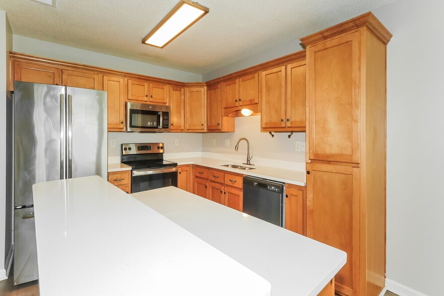 Building Photo - 5520 Amanda Belle