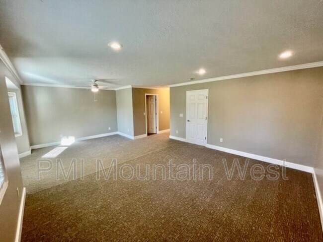 Building Photo - 499 N 200 W