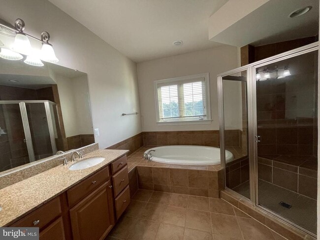 Building Photo - 44388 Foxthom Terrace