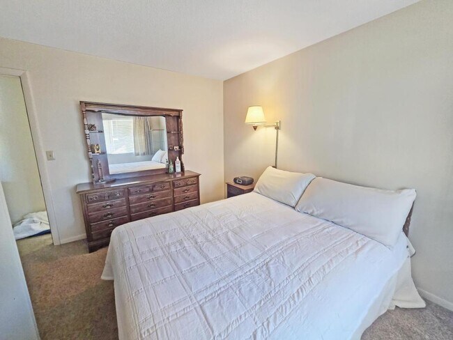 Building Photo - 3201 Emerson St